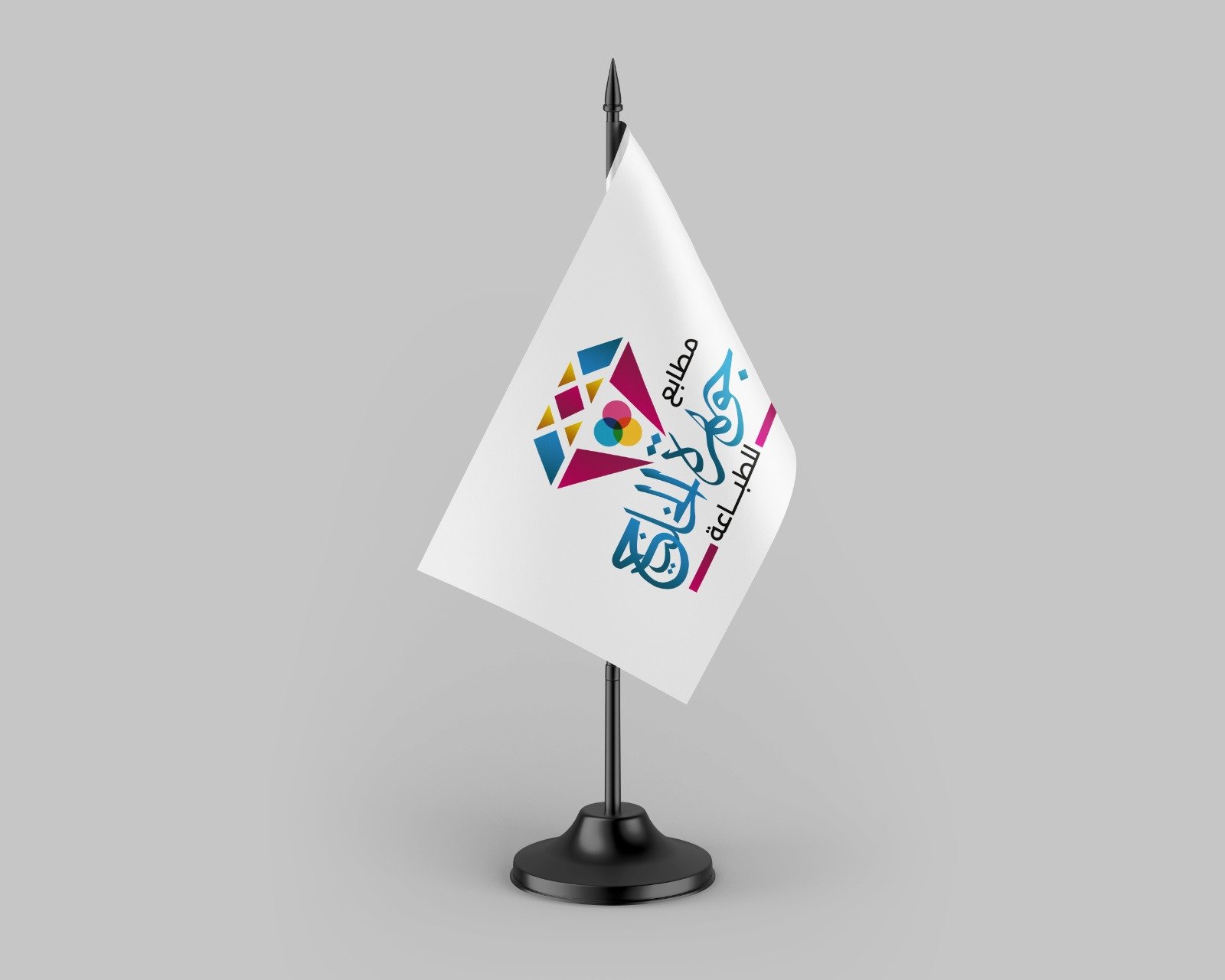 علم مكتبي مطبوع بالشعار