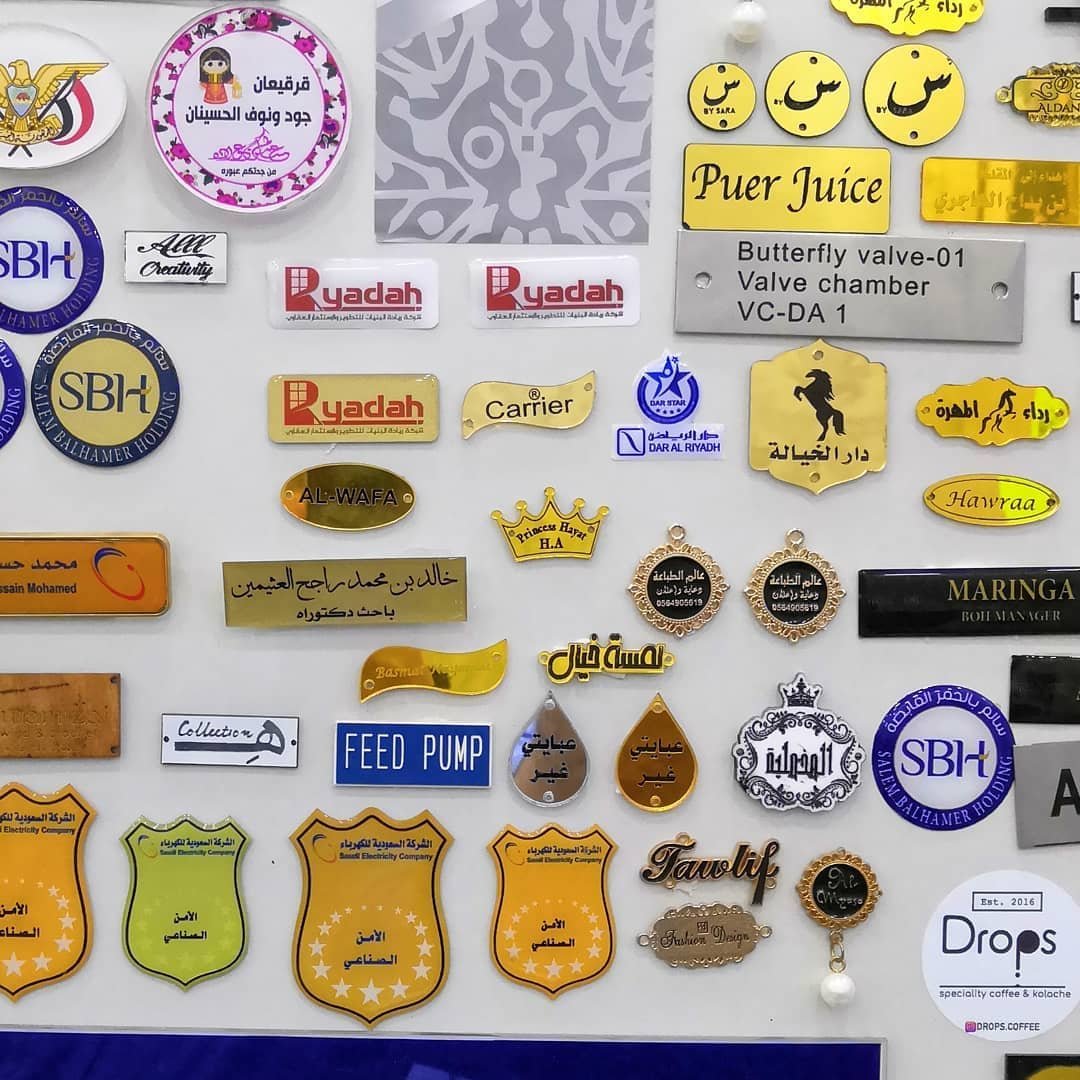 البروشورات والمطويات